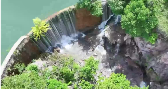 “一瀑六曲”客涌山亭 龙床峡增收解码生态密钥
